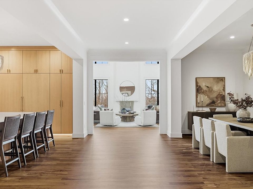 10th image of 818 Brentview Dr