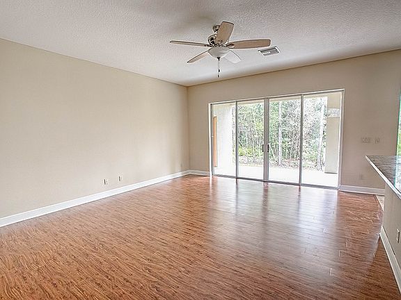 3rd image of 2927 Caroline Ave