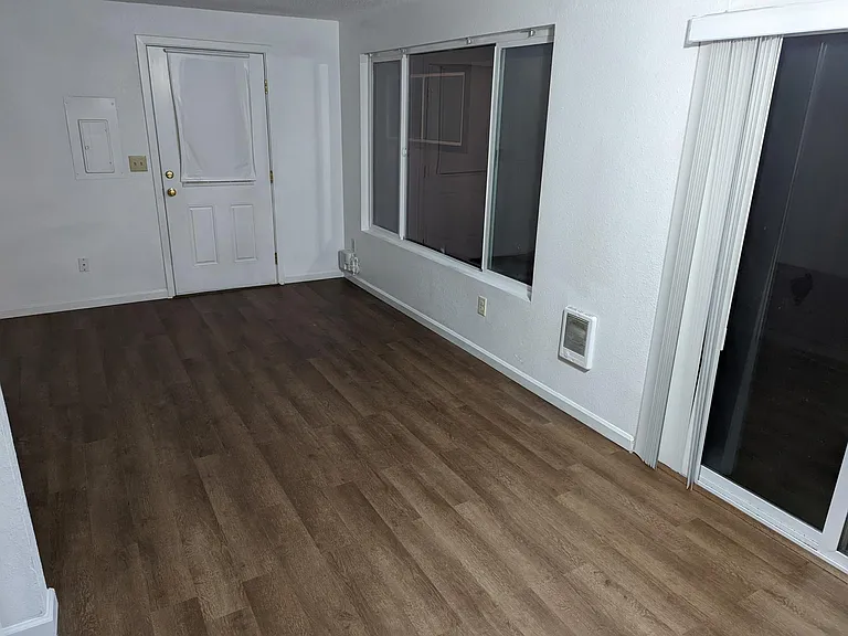 2737 H St #2735 — Photo 2