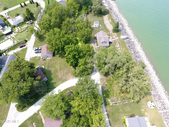 11869 Canal Ave, Curtice, OH 43412