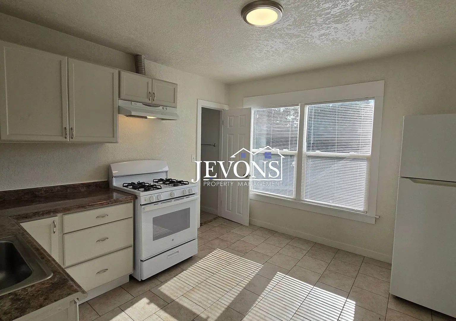 307 N 7th St Yakima, WA 98901 — Photo 1