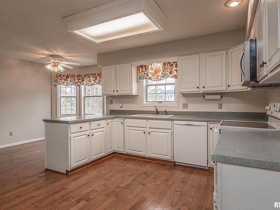 3rd image of 4676 Kynnelworth Dr