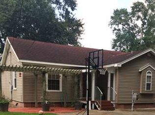 214 W 11th St, Jennings, LA 70546