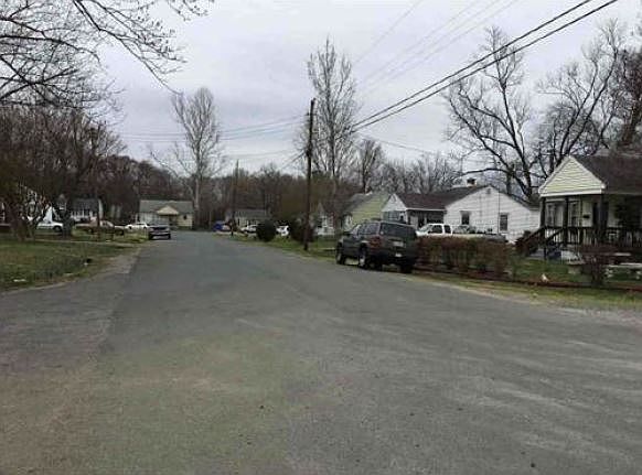 2nd image of 5232 Lochaven Ave