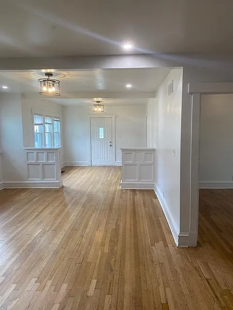 5 bed, 2.5 bath, $3,400 — Photo 4
