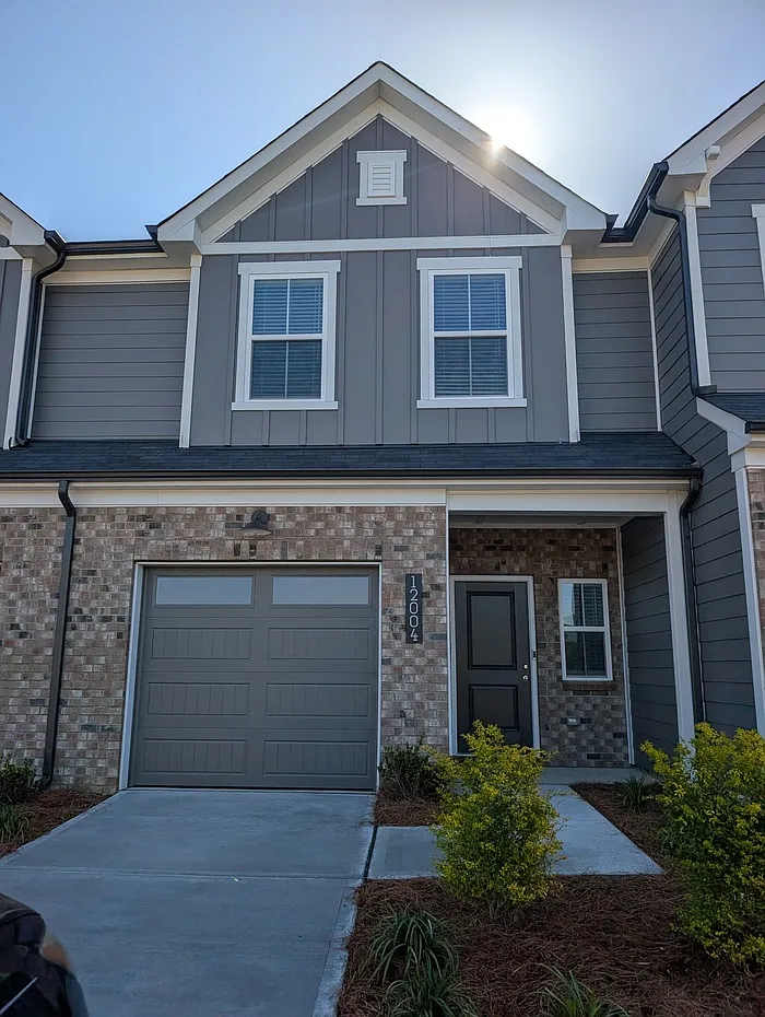 3 bed, 2.5 bath, 1667 sqft, $2,295 — Photo 4