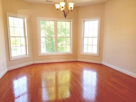 3rd image of 1008 Cranberry Ct