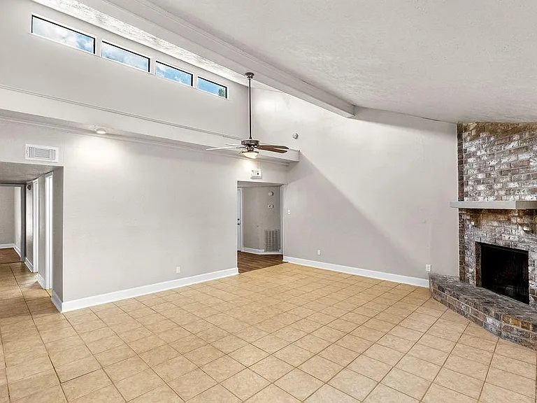 14910 Grassington Dr — Photo 2