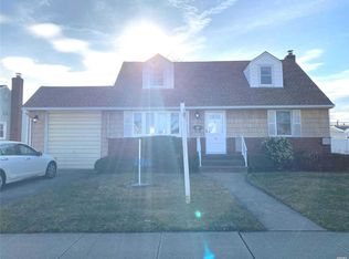 10 Devon Rd, Bethpage, NY 11714