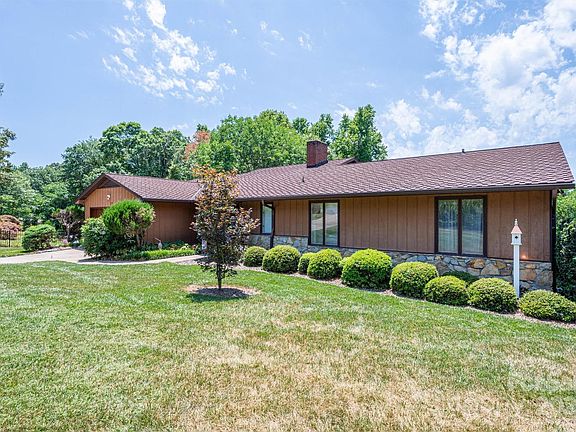 3rd image of 129 Lakewood Dr