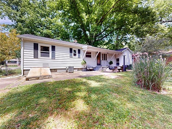 2nd image of 1051 Crown Ave