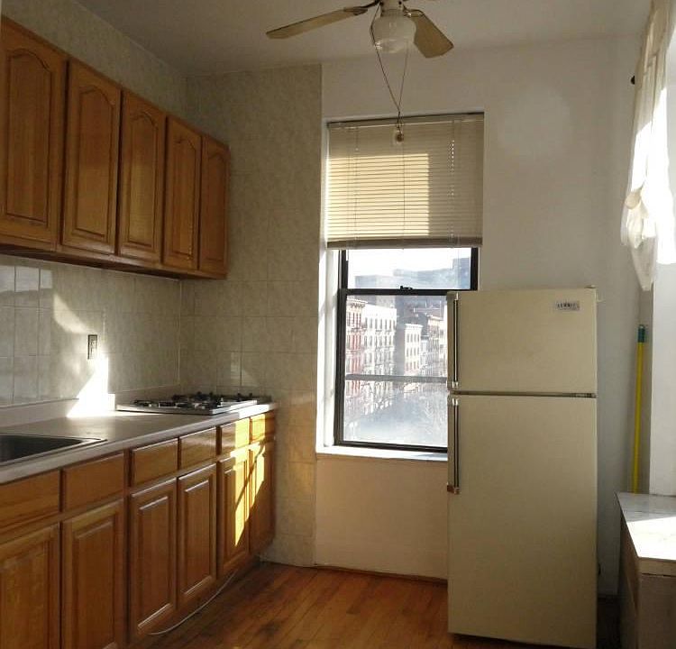 2nd image of 248 E 21st St APT 5B