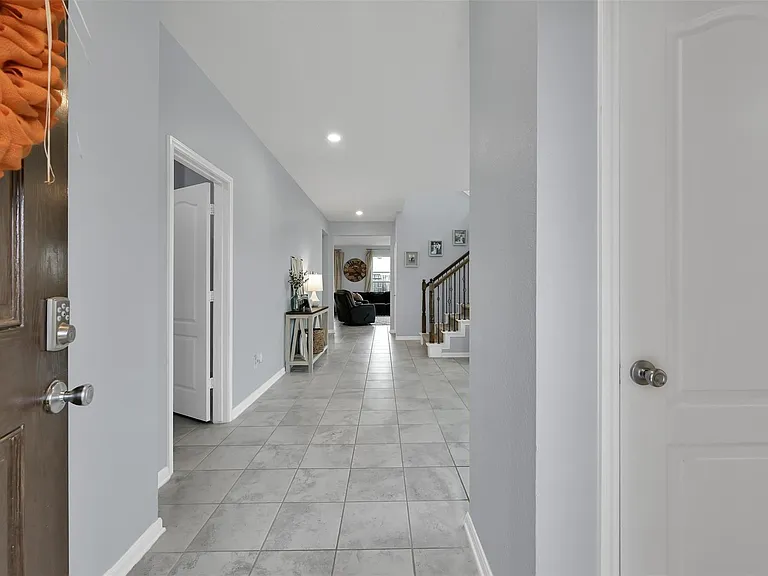 1127 Littleton Ct — Photo 4