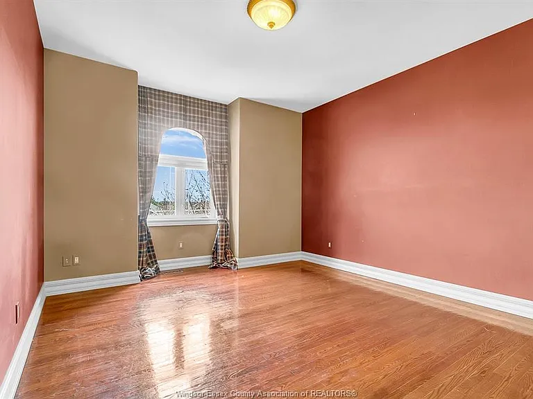 1585 Stoneybrook Cres — Photo 21