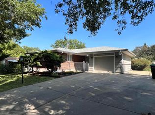 1130 Scenic Ln, Lincoln, NE 68505