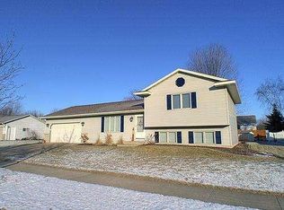 935 Streblow St, Onalaska, WI 54650
