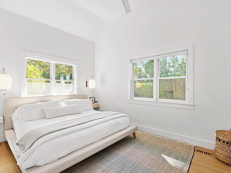 470 Edge Of Woods Rd — Photo 21