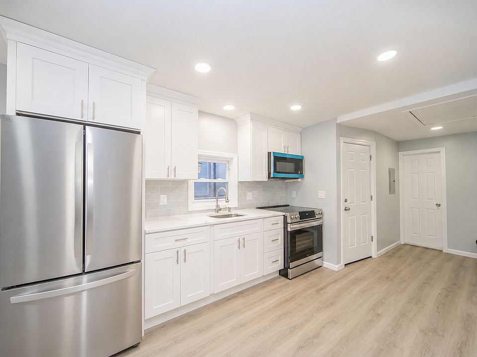 1st image of 71 Beech St Floor 2