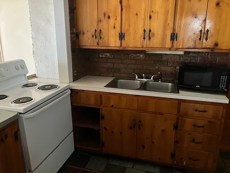 11 Pleasant St #3 — Photo 12