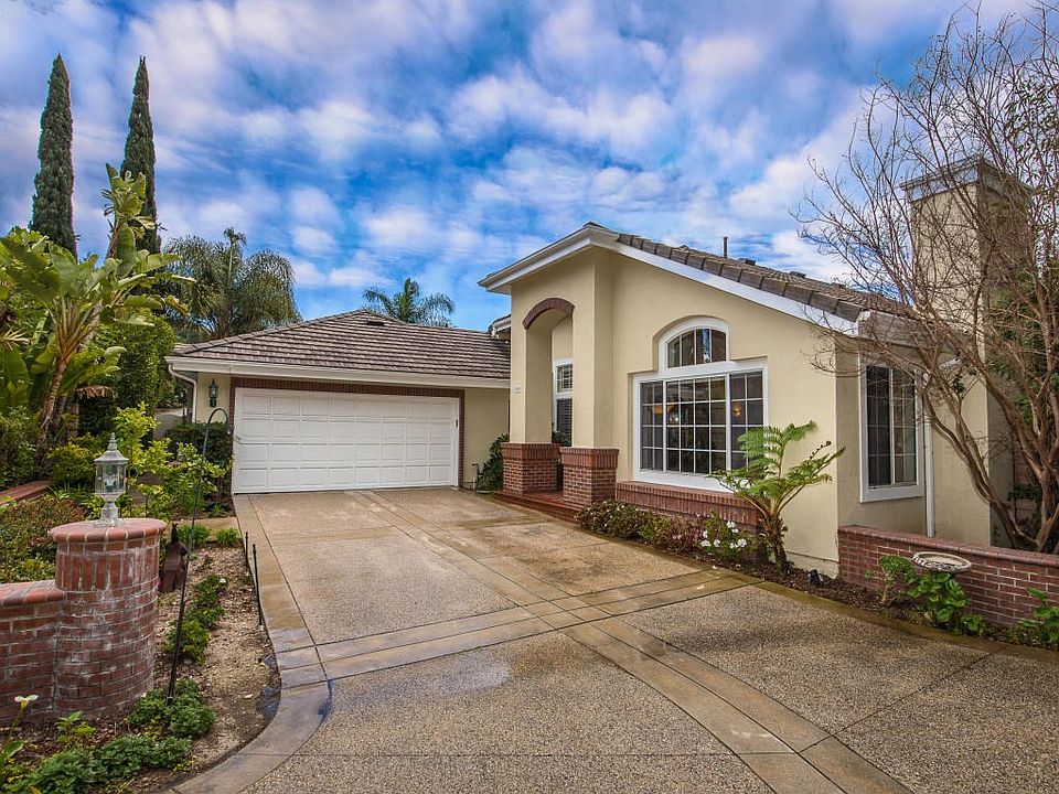 1789 Country Oaks