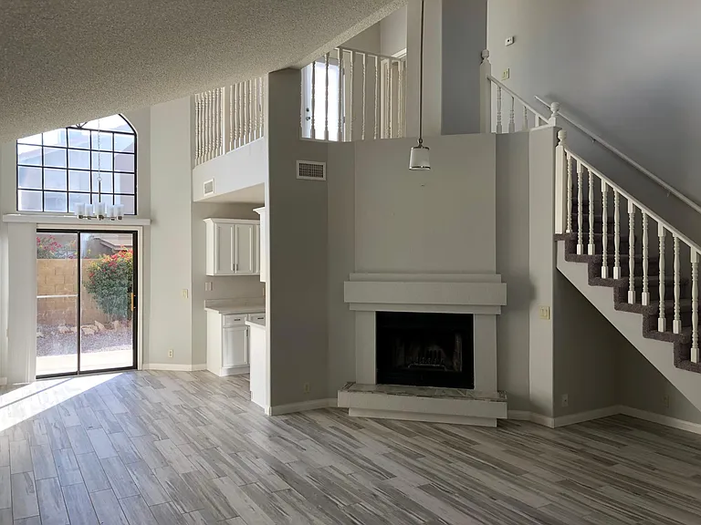 4435 E Amberwood Dr — Photo 2