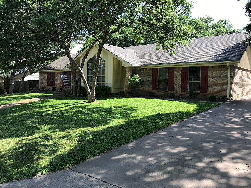 1st image of 718 Wooded Crest Dr