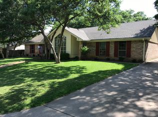 718 Wooded Crest Dr, Woodway, TX 76712