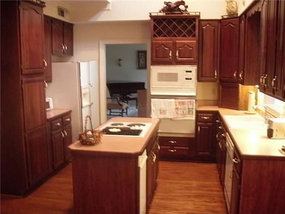 3rd image of 7696 Fairway Forest Dr N