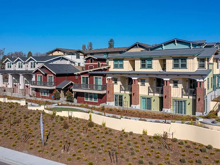 Emerald Ridge Apartments — Photo 30