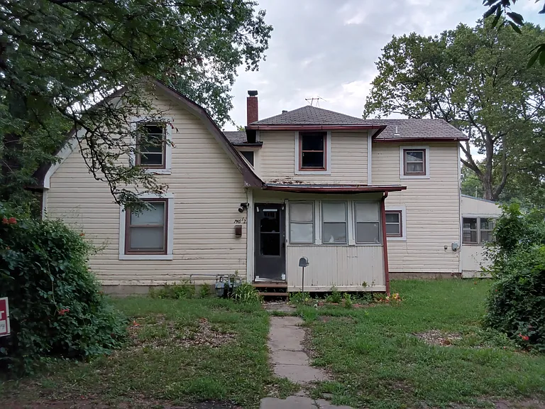 746 1/2 Missouri St — Photo 1