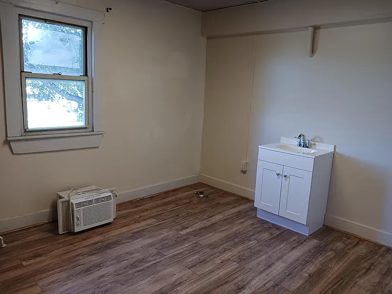 387 Main St — Photo 3