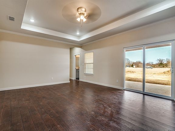 4th image of 105 Scenic Rd