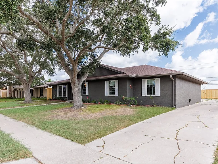 6702 Sahara Dr — Photo 3