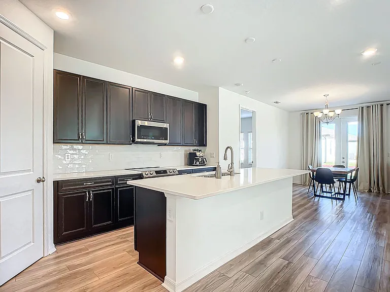 1317 Sterling Pointe Dr — Photo 2