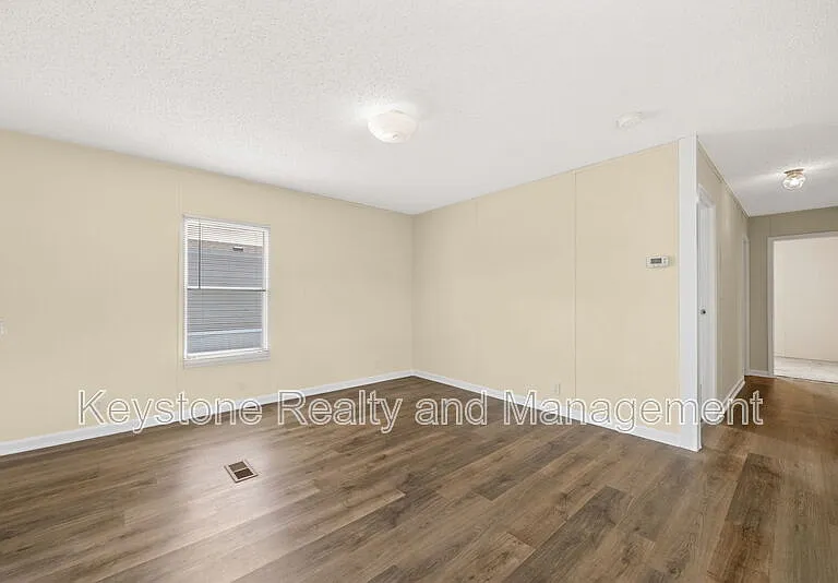 918 Gabby Ln — Photo 5