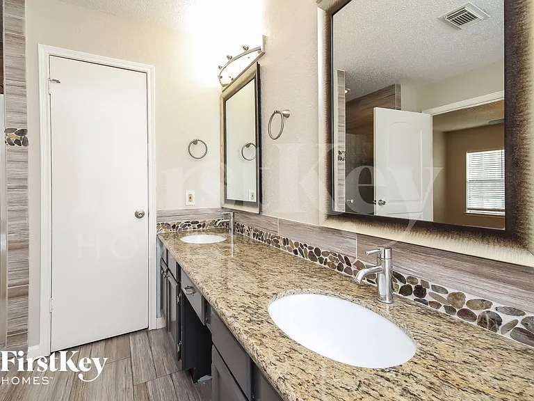4004 Ashwood Dr — Photo 10