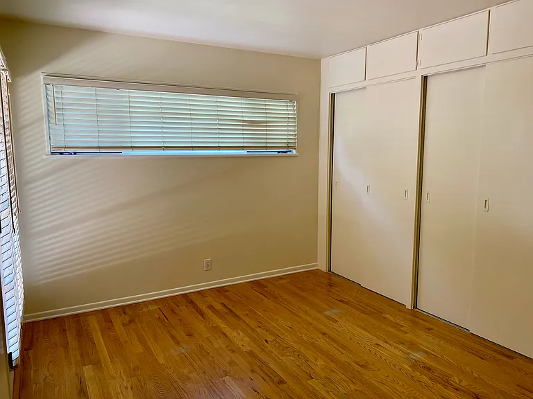 Master Bed w Large Closets