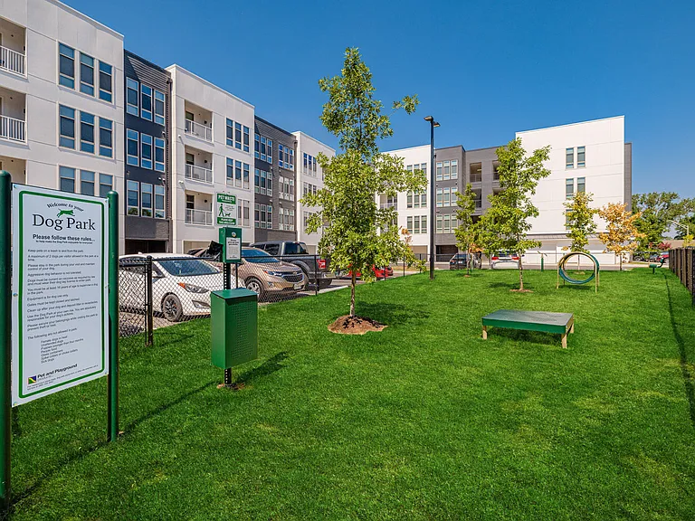 Vue on Riverfront — Photo 15
