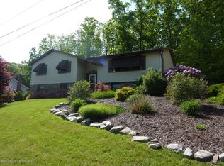 34 Woodland Dr, Peckville, PA 18452