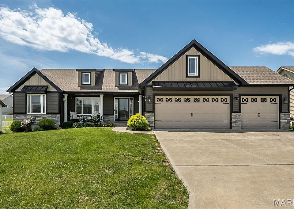 1st image of 132 Hayfield Dr