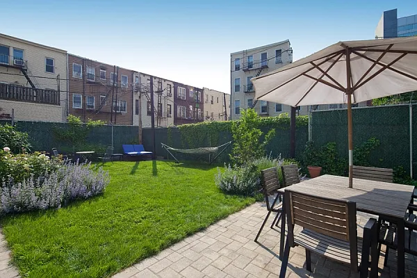 Rented by MNS | media 18