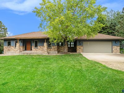 1894 Stoney Point Rd, Madison, SD, 57042