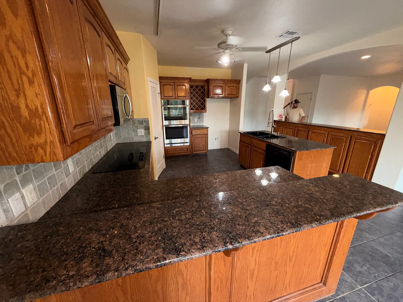 5 bed, 3807 sqft, $5,500 — Photo 2