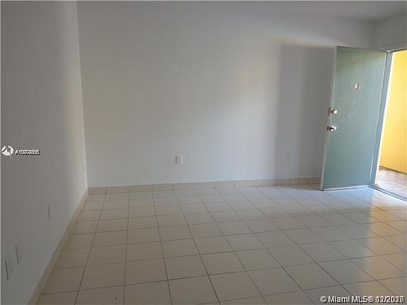 4th image of 1975 NE 135th St APT 2O