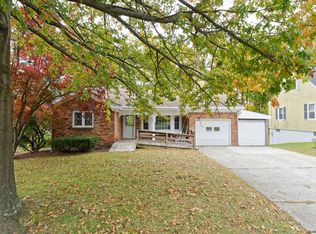 28 Hoffman Dr, Latham, NY 12110