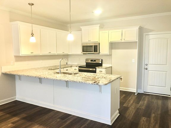 5th image of 210 Riverbank Way