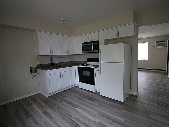 3rd image of 3004 Illinois Ave #A