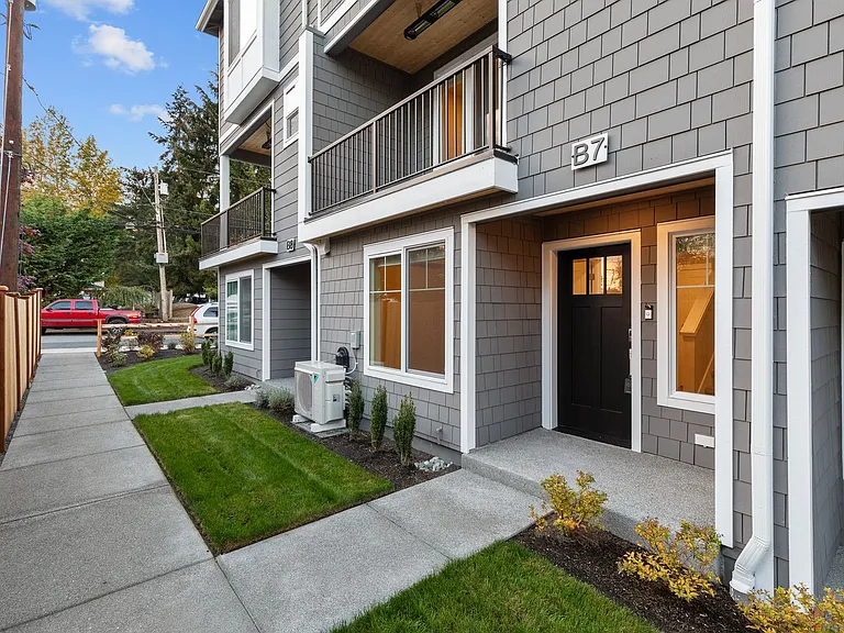 15423 Admiralty Way #B7 — Photo 2