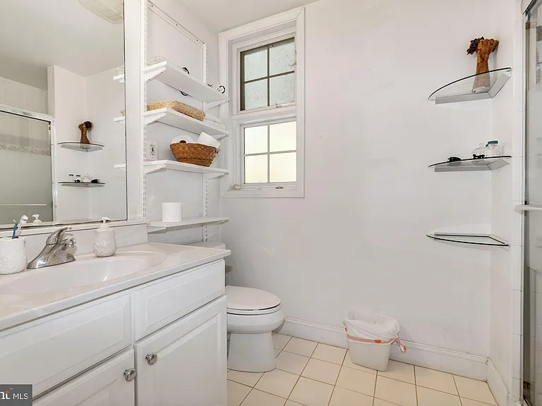 8309 Old Seven Locks Rd — Photo 32