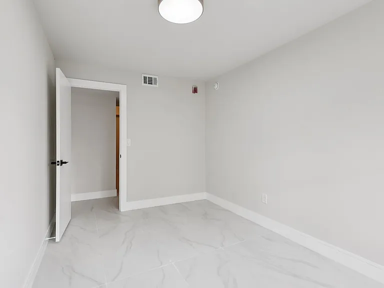 The Oaks Apartments — Photo 66